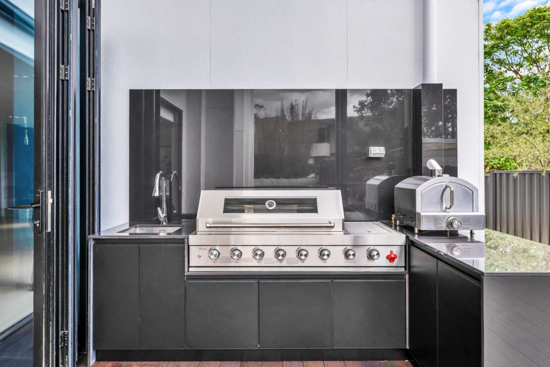 Doncaster House (8) Doncaster House (8)