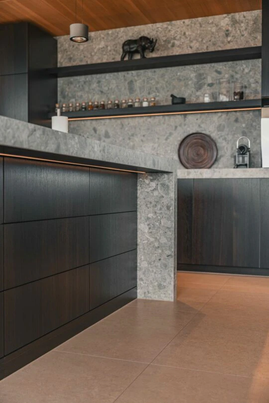 Kitchen with ktichen island (4) Kitchen with ktichen island (4)