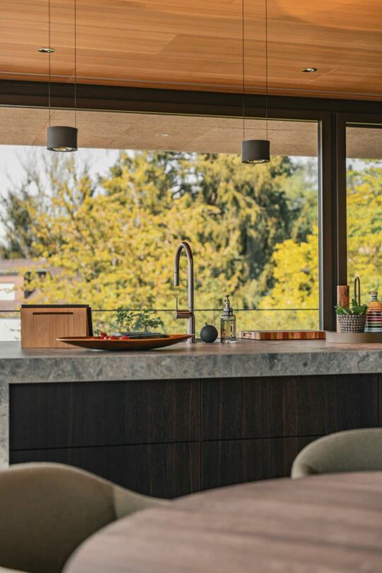 Kitchen with ktichen island (6) Kitchen with ktichen island (6)