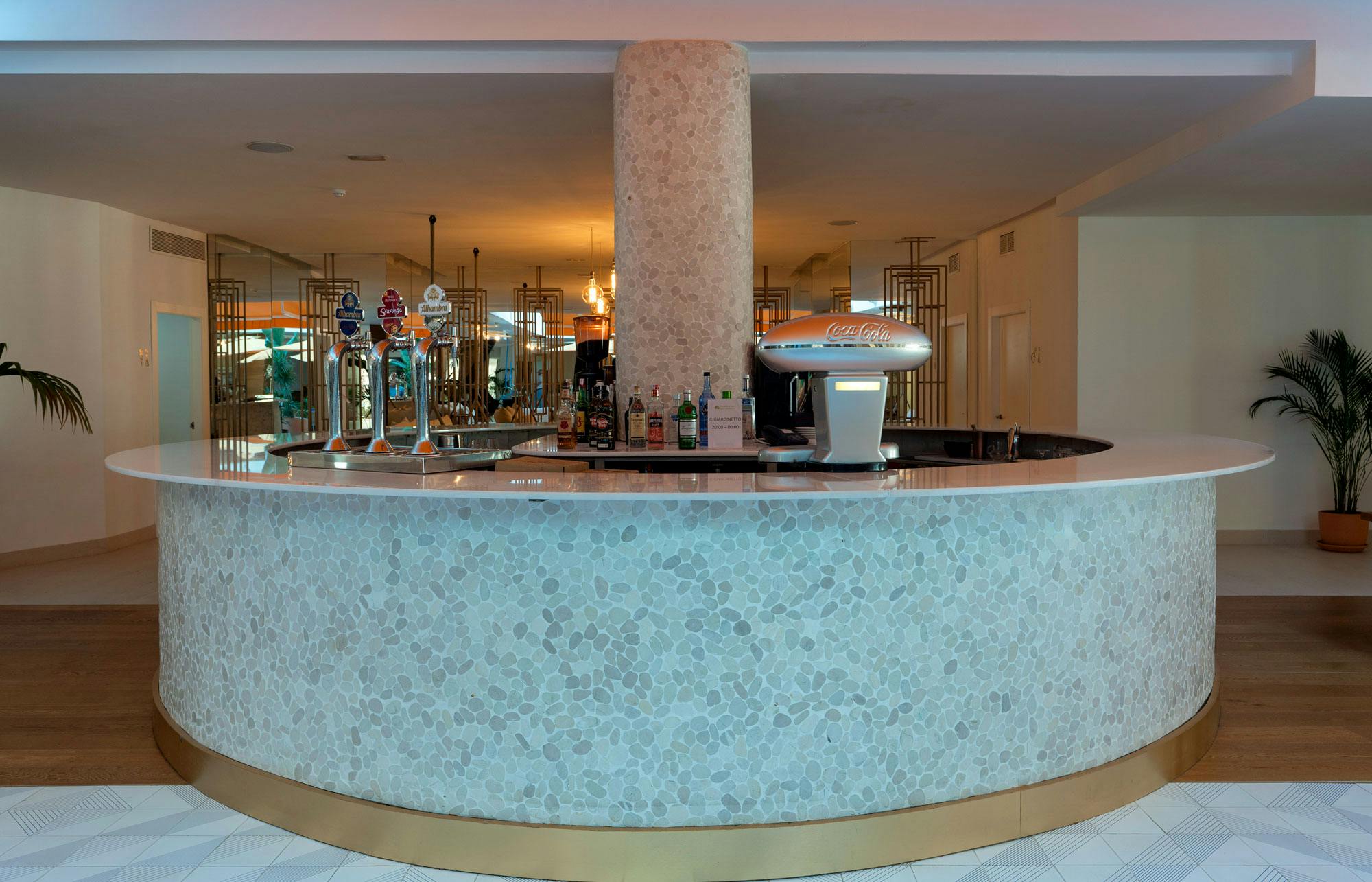 Imagem número 28 da actual secção de Hotel Mediterráneo da Cosentino Portugal