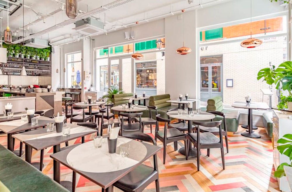Imagem número 36 da actual secção de Dekton Laurent brings a refined, rich and reliable look to the tables of this new Ta-Kumi restaurant in Madrid da Cosentino Portugal