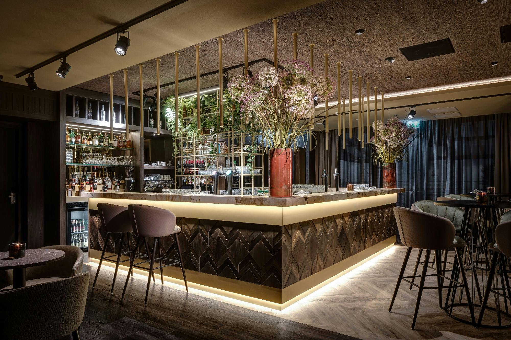 Imagem número 46 da actual secção de A rustic and cozy bar area for Pearl’s Place Restaurant & Pantry da Cosentino Portugal