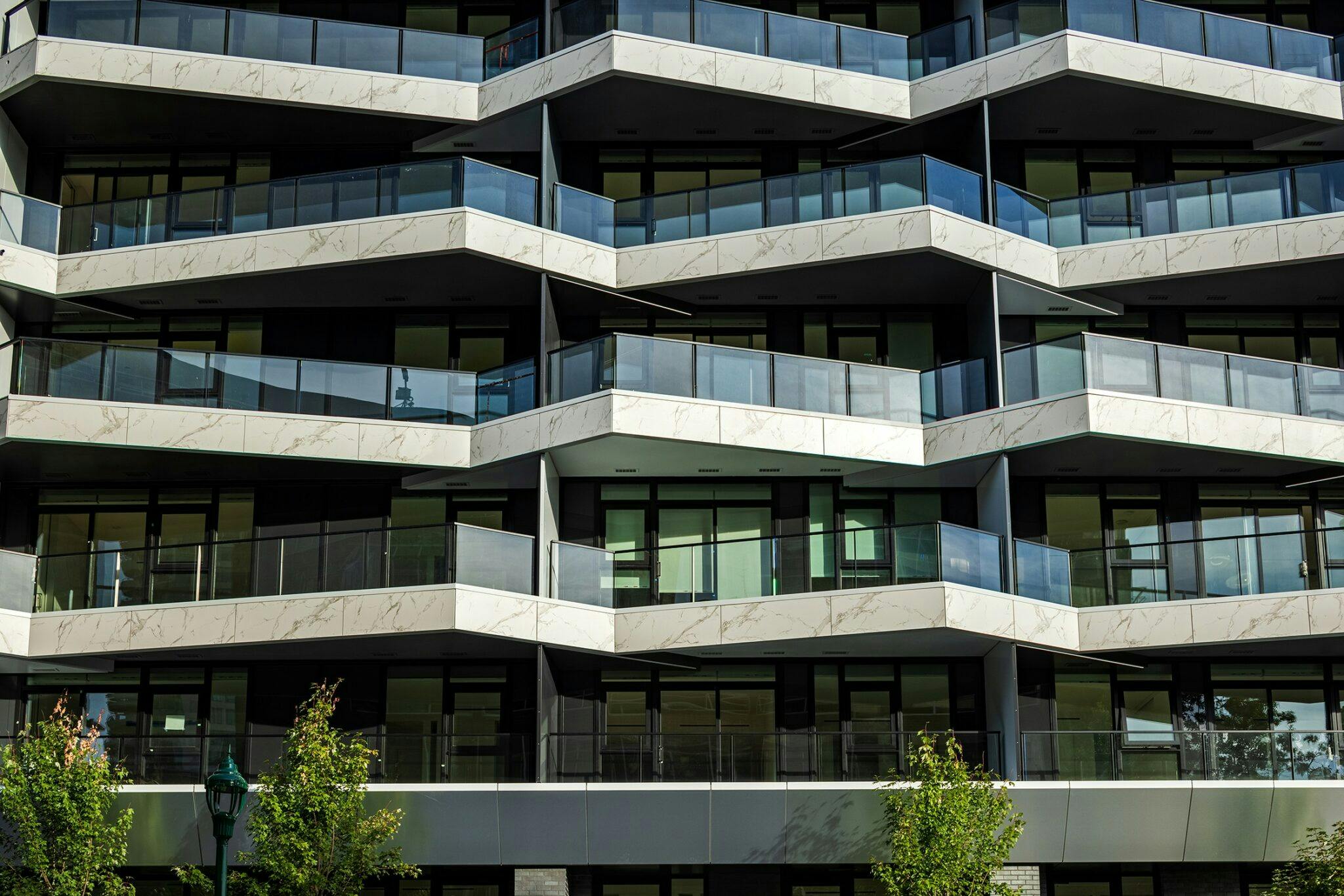 Imagem número 42 da actual secção de O Edifício Copenhagen, um dos arranha-céus mais finos do Brasil, se entrega à beleza de Dekton Uyuni em sua fachada da Cosentino Portugal