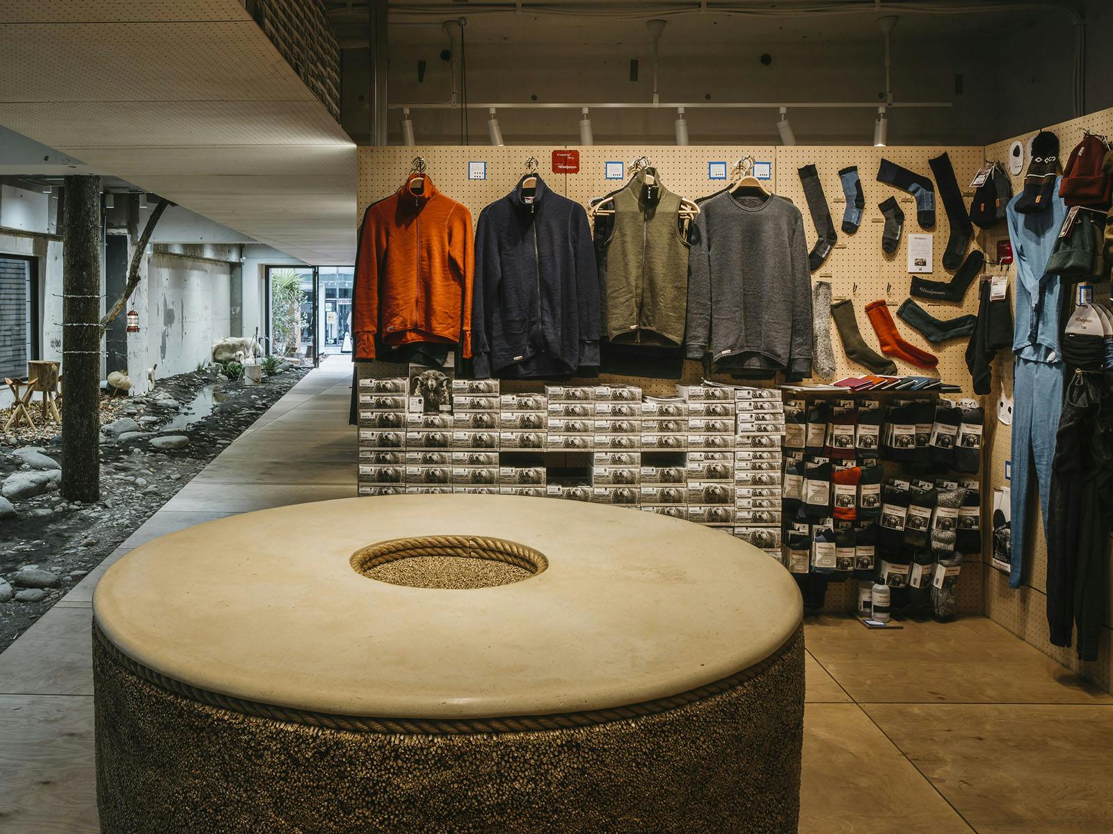 Imagem número 39 da actual secção de UPI Shop in Kyoto da Cosentino Portugal