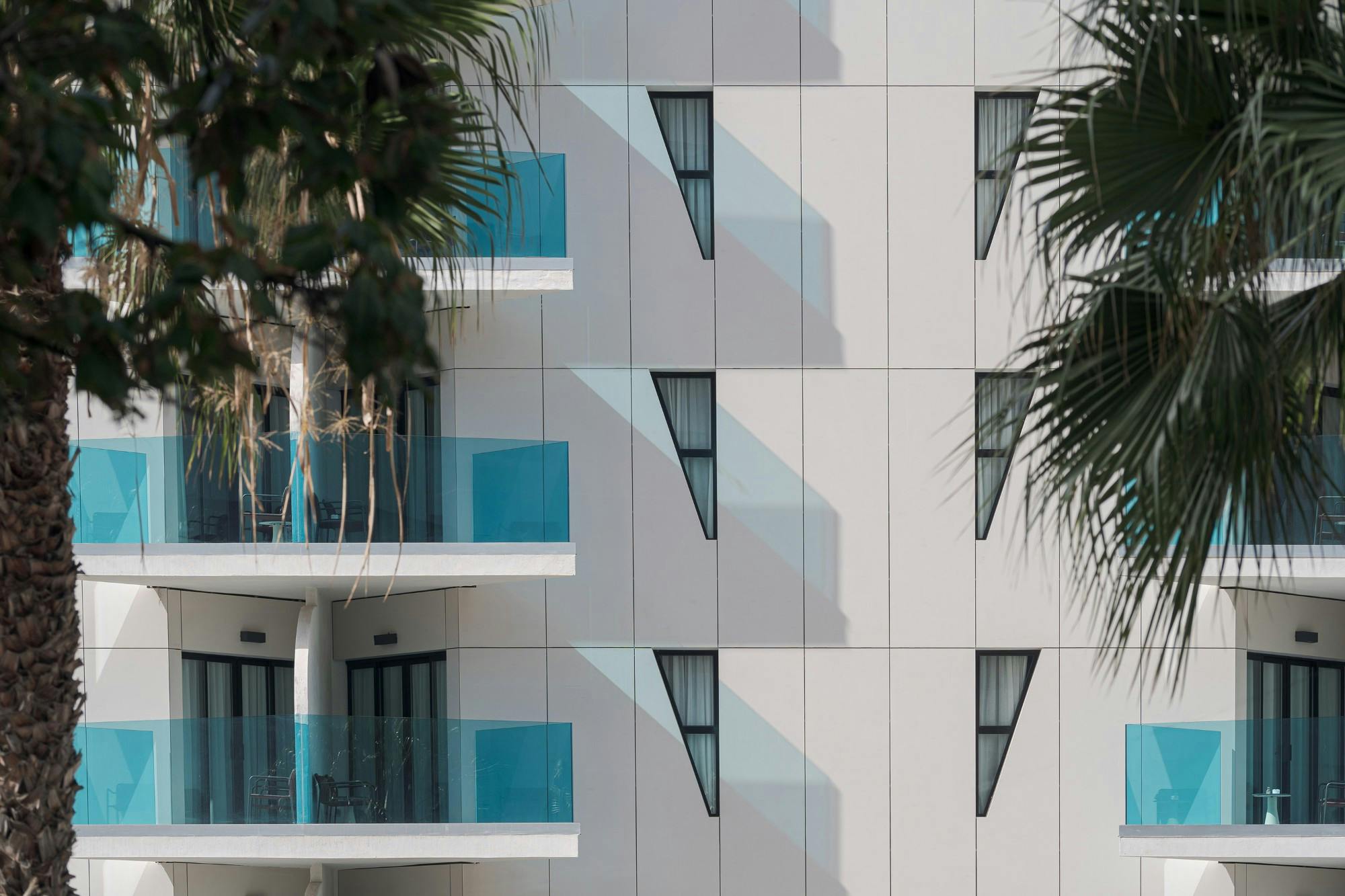 Imagem número 43 da actual secção de O Edifício Copenhagen, um dos arranha-céus mais finos do Brasil, se entrega à beleza de Dekton Uyuni em sua fachada da Cosentino Portugal
