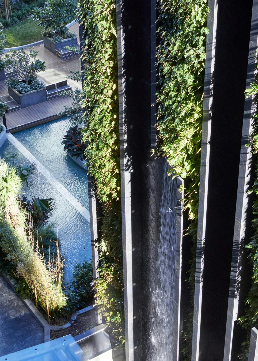 Dekton® é protagonista em projeto de “cachoeira artificial” de 22 metros