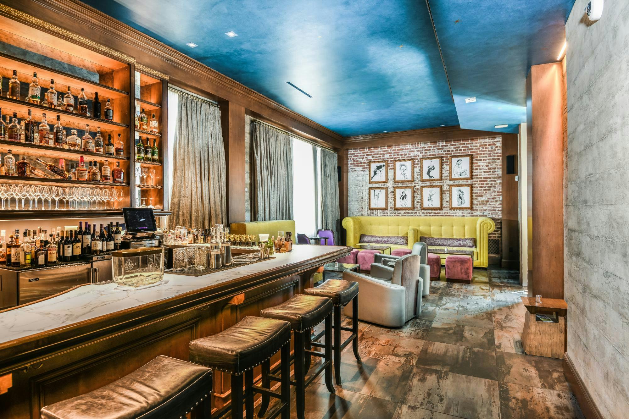 Imagem número 55 da actual secção de A rustic and cozy bar area for Pearl’s Place Restaurant & Pantry da Cosentino Portugal