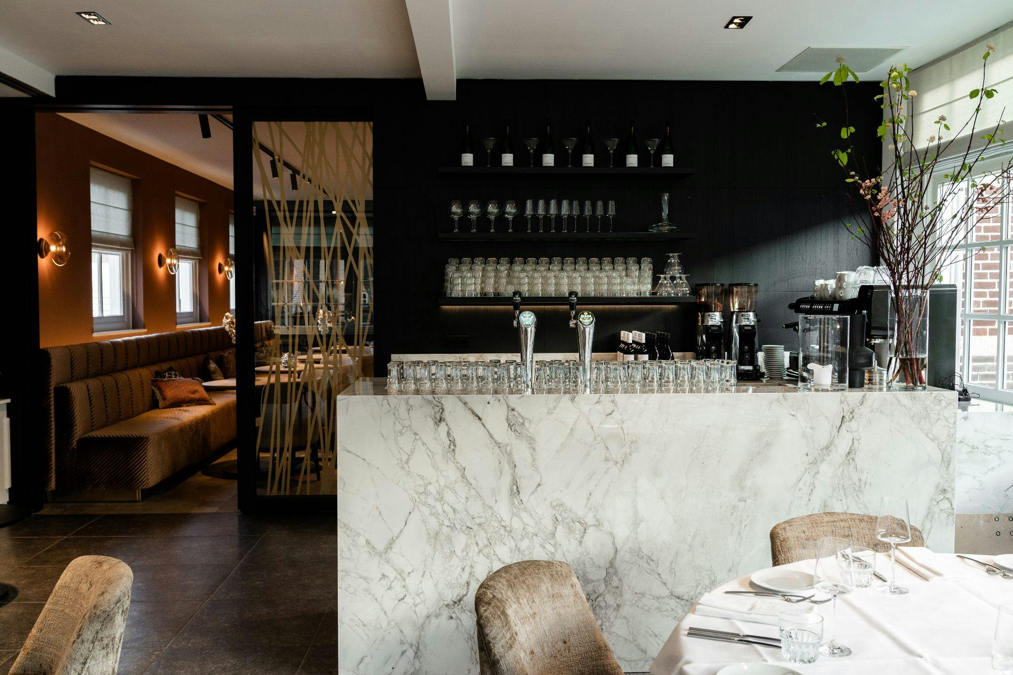 Imagem número 41 da actual secção de Scallop shells, Vienna, ‘Mad Men’ and ‘Stranger Things’ inspire this casually elegant restaurant in Dublin da Cosentino Portugal