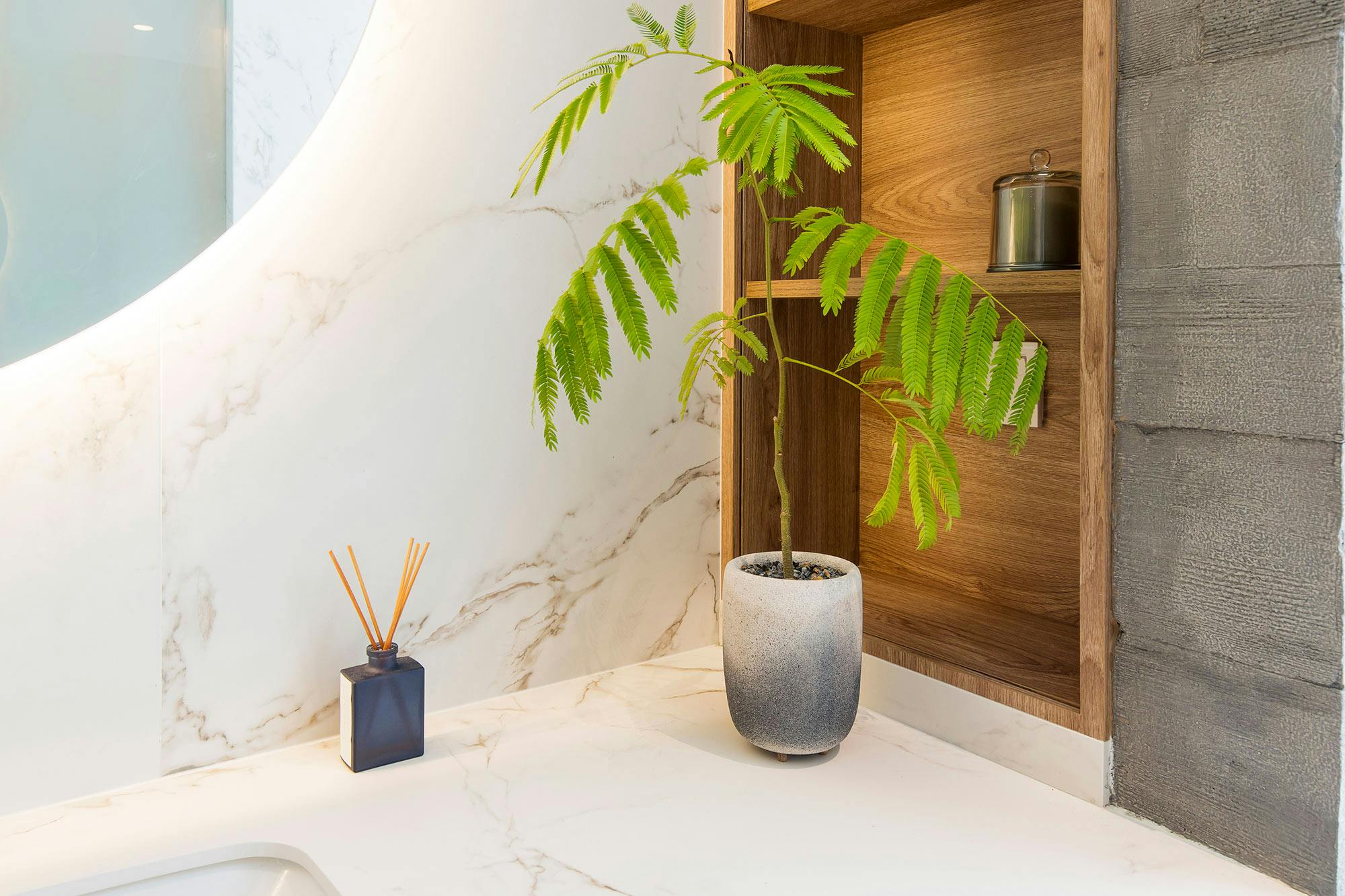 Imagem número 49 da actual secção de Dekton, the material of choice for easy-to-clean, UV and humidity resistant surfaces in a modern villa da Cosentino Portugal