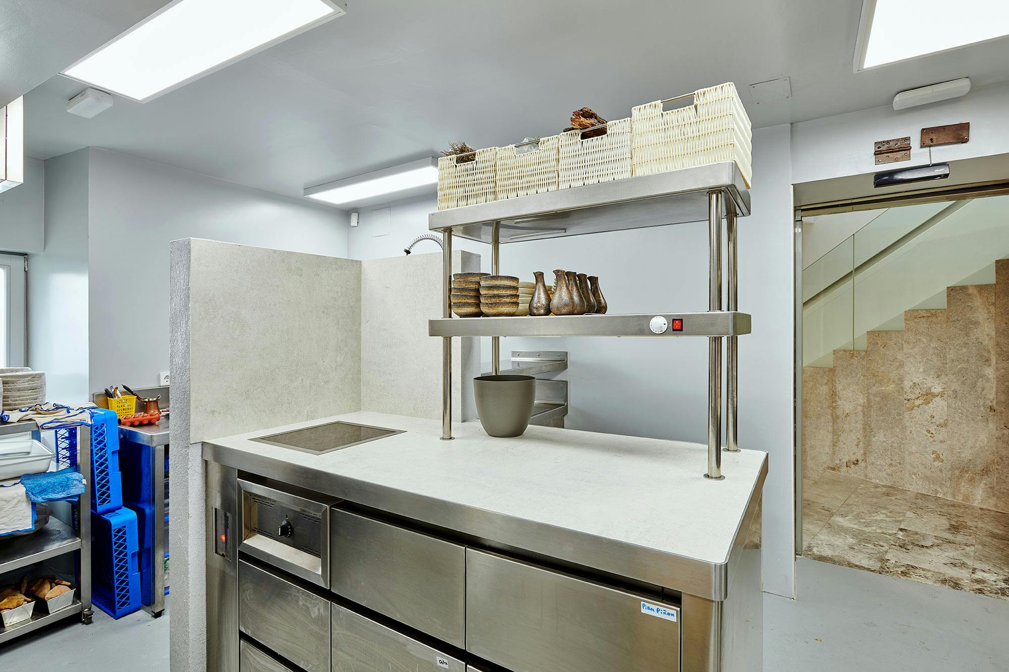 Imagem número 41 da actual secção de Two restaurants with a shared kitchen achieve visual continuity thanks to Dekton da Cosentino Portugal