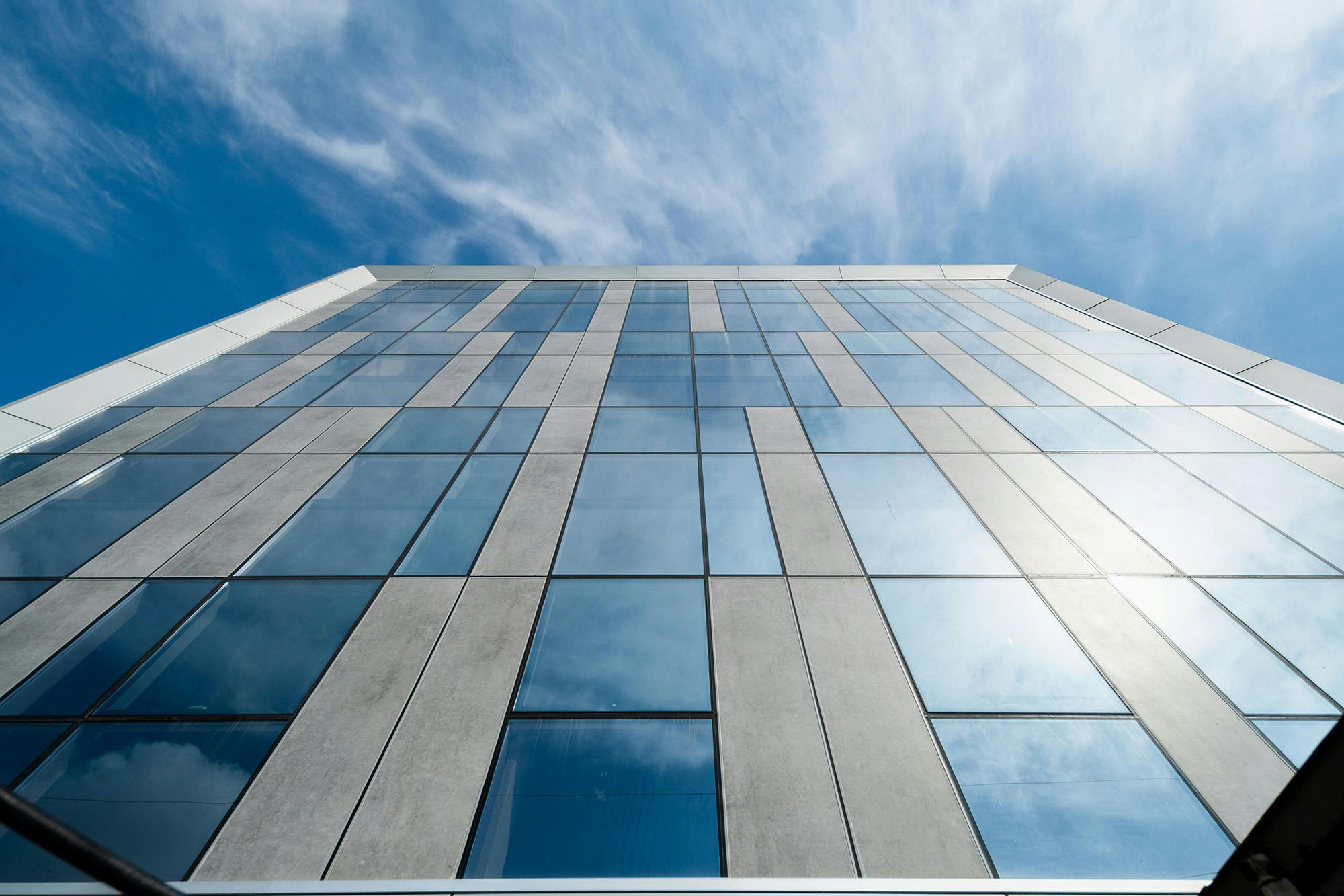 Imagem número 41 da actual secção de Only two façade elements (recessed windows and slanted Dekton panels) create variety  da Cosentino Portugal
