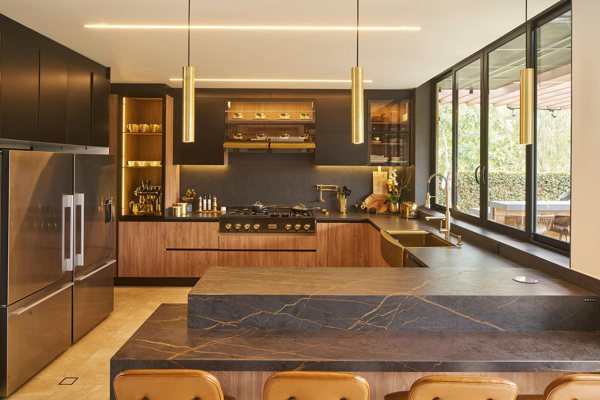 Imagem número 35 da actual secção de Dekton Kreta brings a sense of unity and sophistication to the extension of a villa’s minimalist interior design da Cosentino Portugal