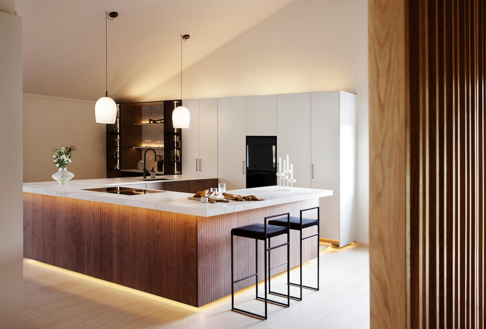 Imagem número 43 da actual secção de Dekton Arga creates an elegant atmosphere in this open plan kitchen with a minimalist approach da Cosentino Portugal