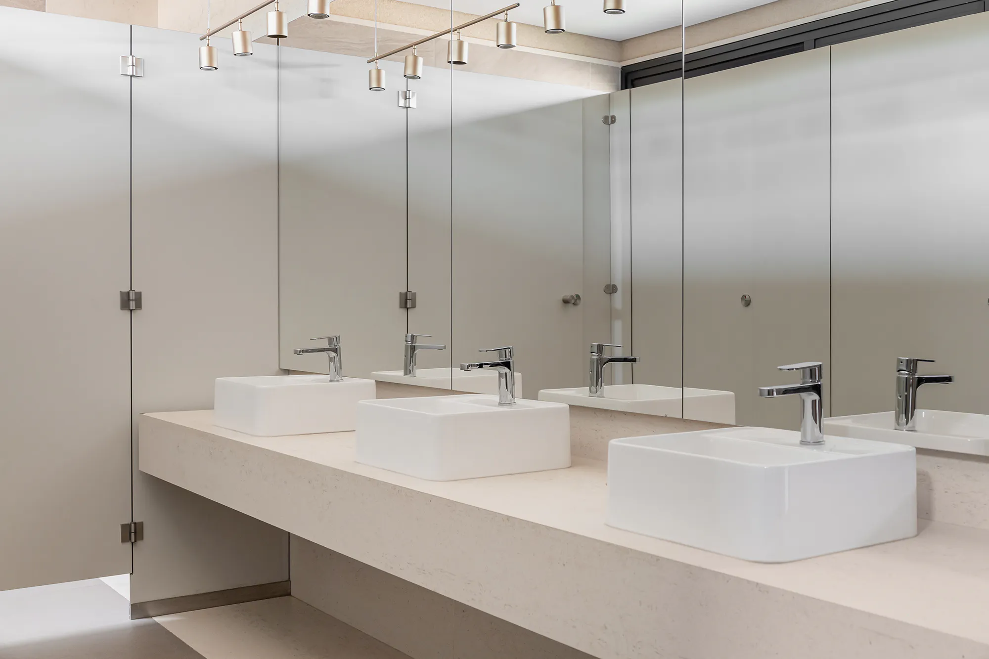 Hectares-MS-Condominio-(6) Image 47 of Hectares MS Condominio 6.jpg?auto=format%2Ccompress&ixlib=php 3.3 in Banheiros - Cosentino