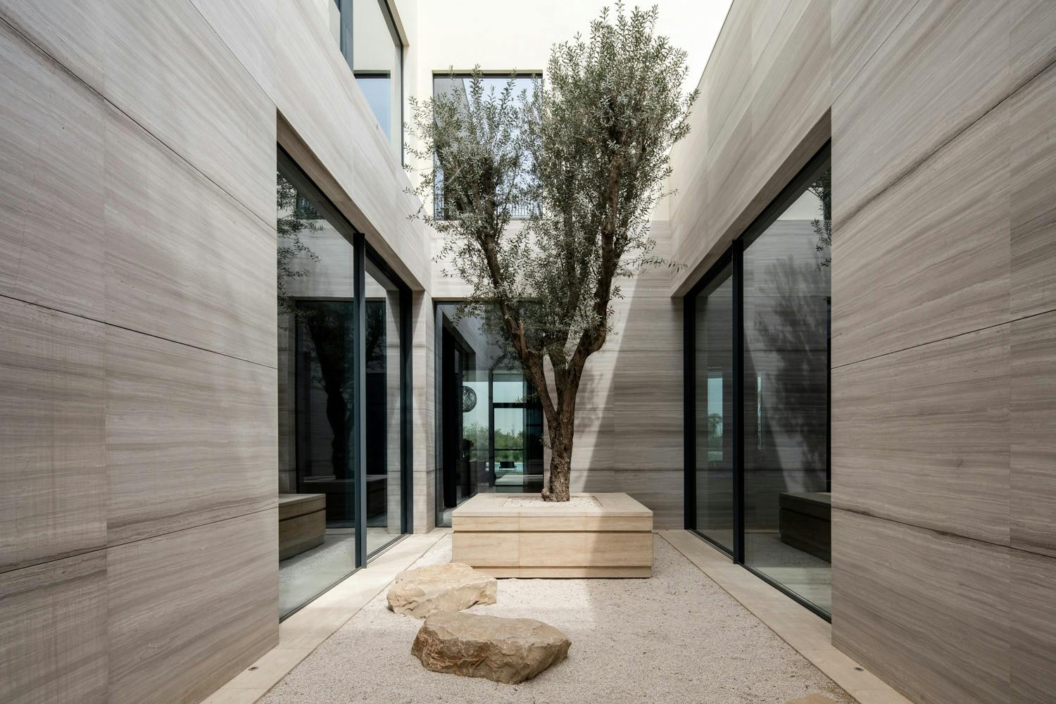 Imagem número 45 da actual secção de Um projeto de design de interiores premiado concluído com Dekton Kelya da Cosentino Portugal