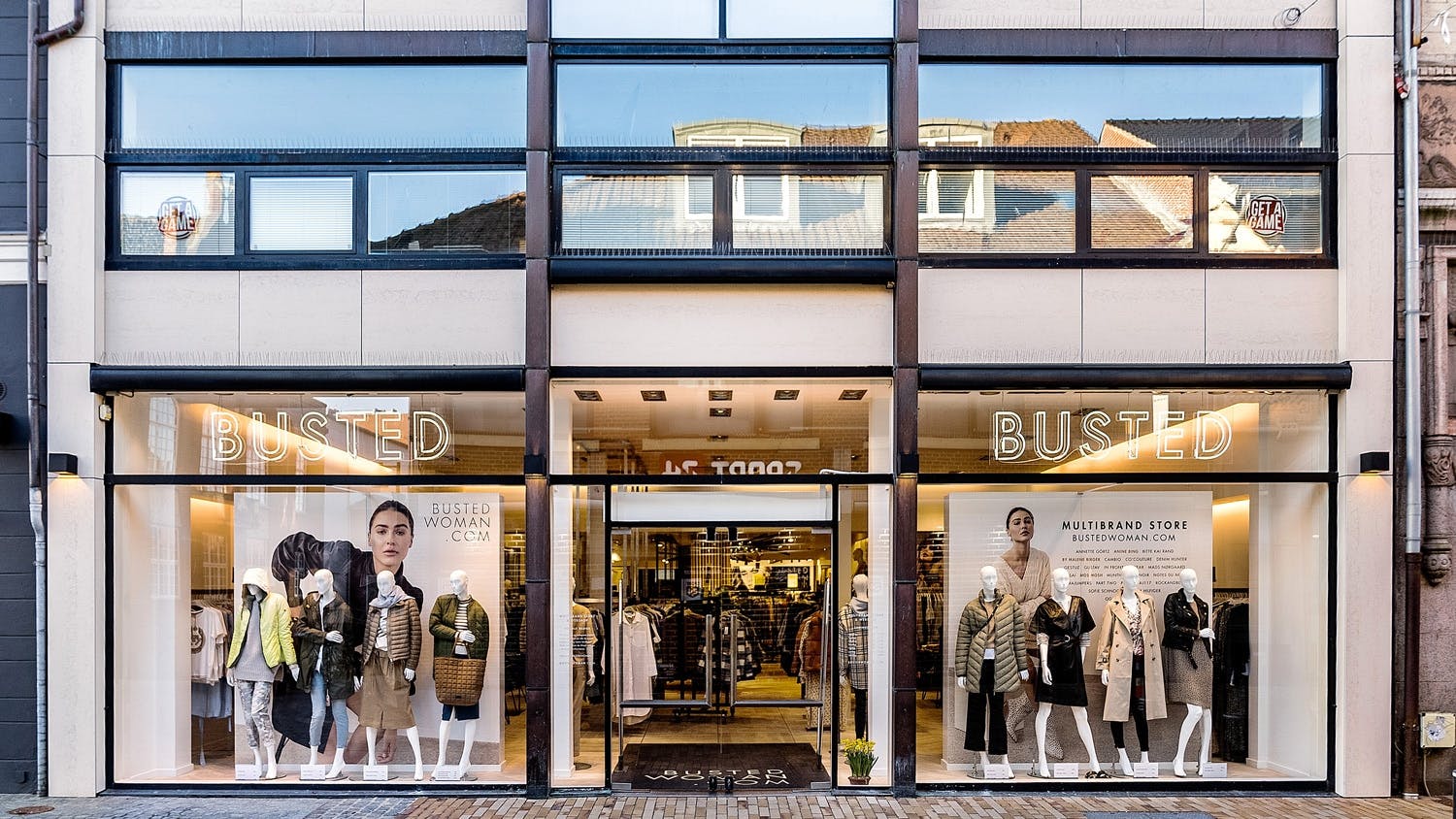 Imagem número 42 da actual secção de A luxurious facade for the Burnello Cucinelli flagship store in Chicago da Cosentino Portugal