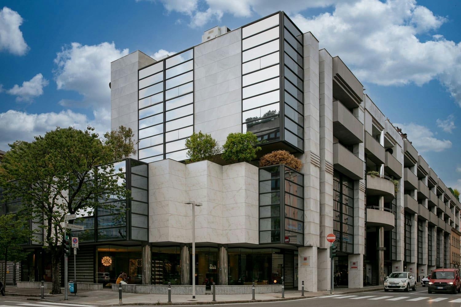 Imagem número 46 da actual secção de A façade that masterfully combines concrete, steel and Dekton da Cosentino Portugal