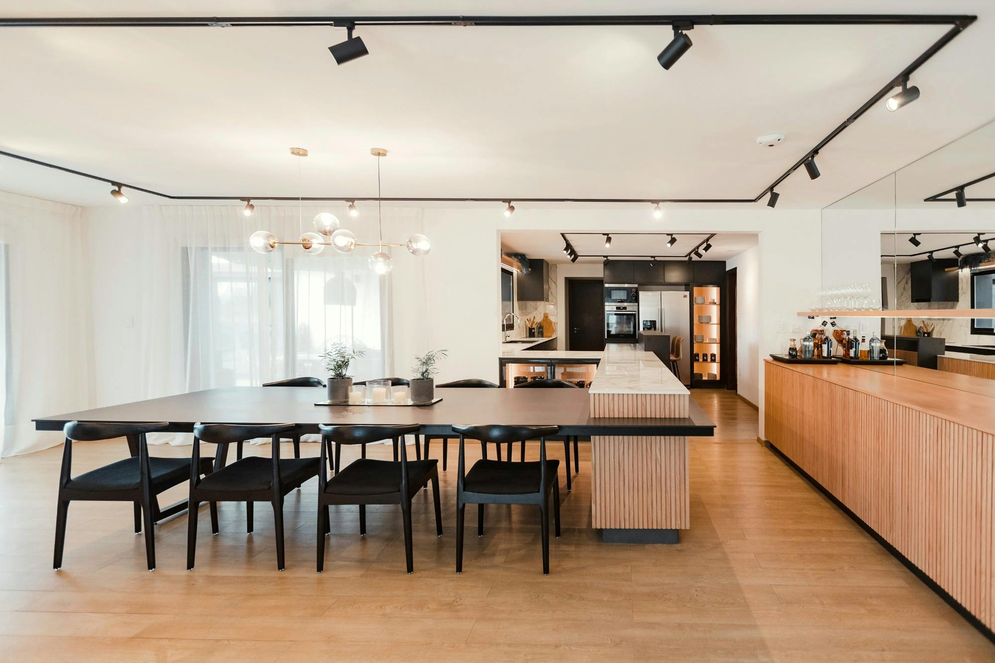 Imagem número 33 da actual secção de Cozinha e sala de jantar combinadas por um design preciso da Cosentino Portugal