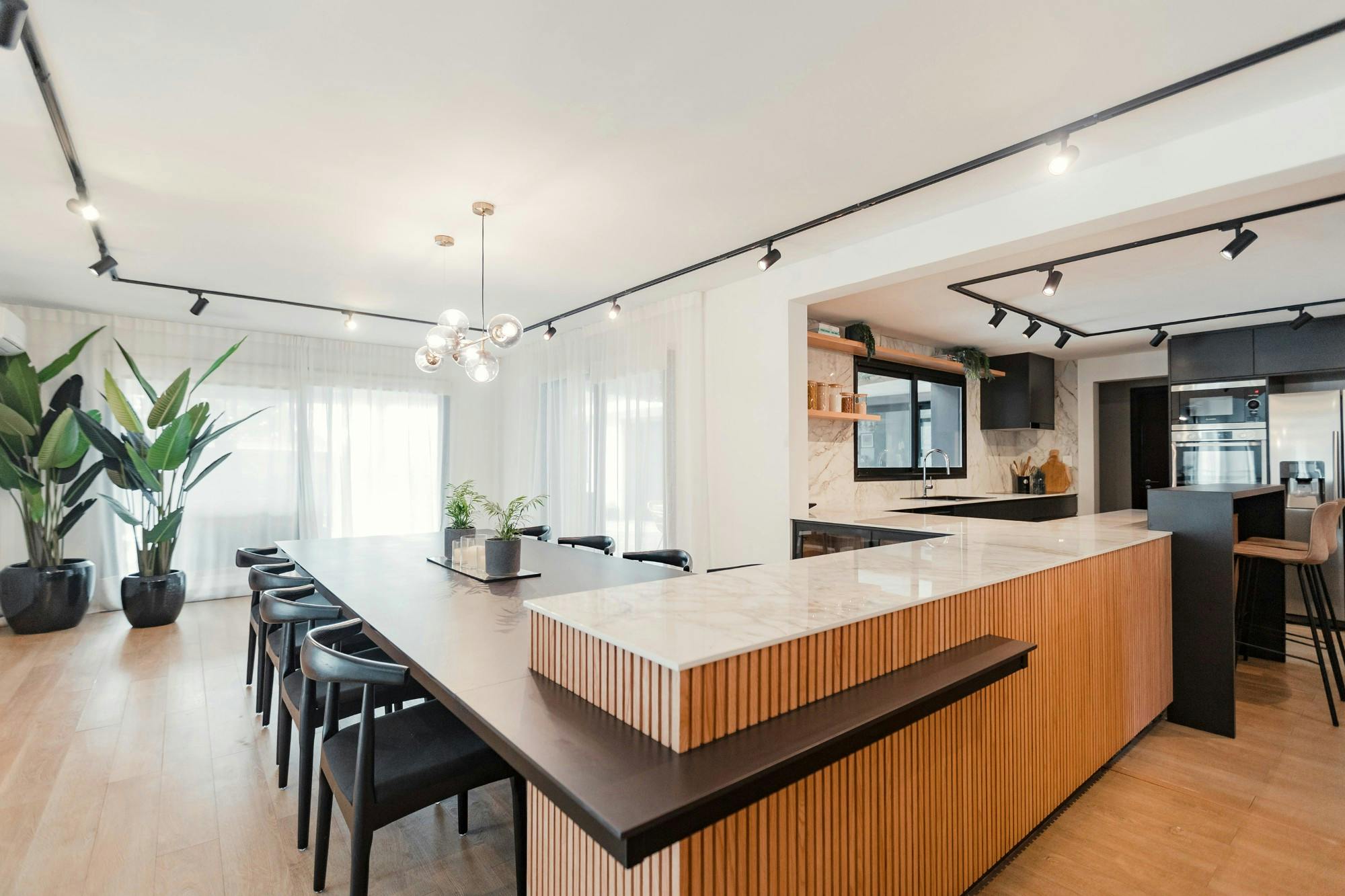 Imagem número 37 da actual secção de Cozinha e sala de jantar combinadas por um design preciso da Cosentino Portugal