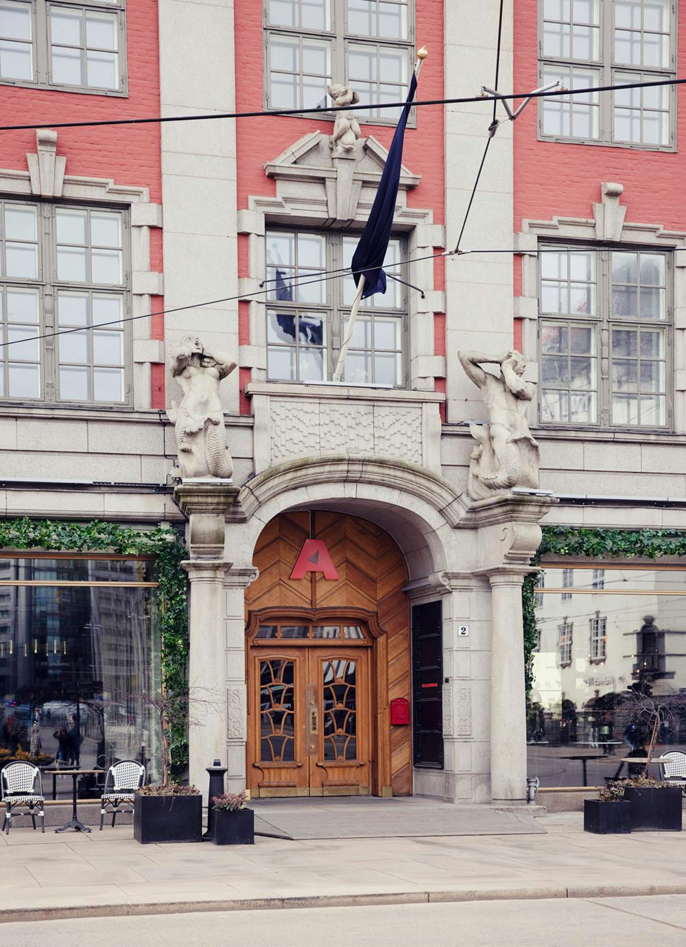 Imagem número 33 da actual secção de A century old building gets a new lease of life as one of Oslo’s most vibrant hotels thanks to Silestone da Cosentino Portugal