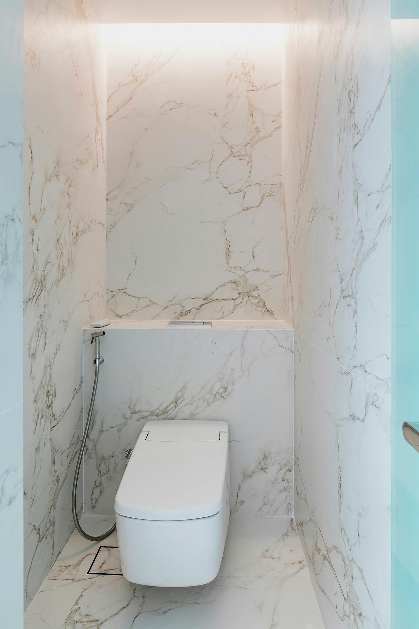 Imagem número 54 da actual secção de Dekton, the material of choice for easy-to-clean, UV and humidity resistant surfaces in a modern villa da Cosentino Portugal