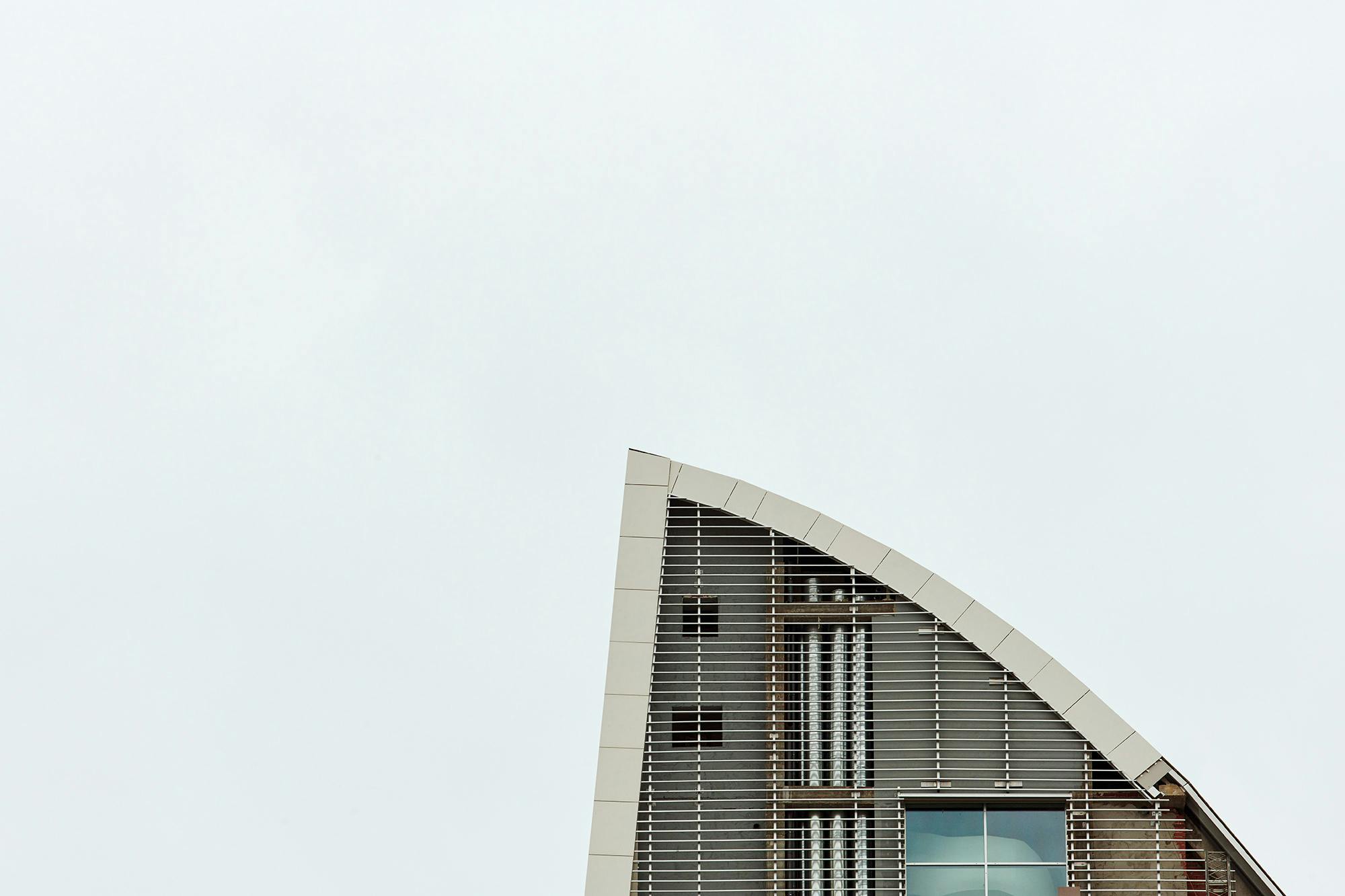 Imagem número 42 da actual secção de Dekton presents the world’s first curved and ventilated façade made of ultra-compact stone da Cosentino Portugal