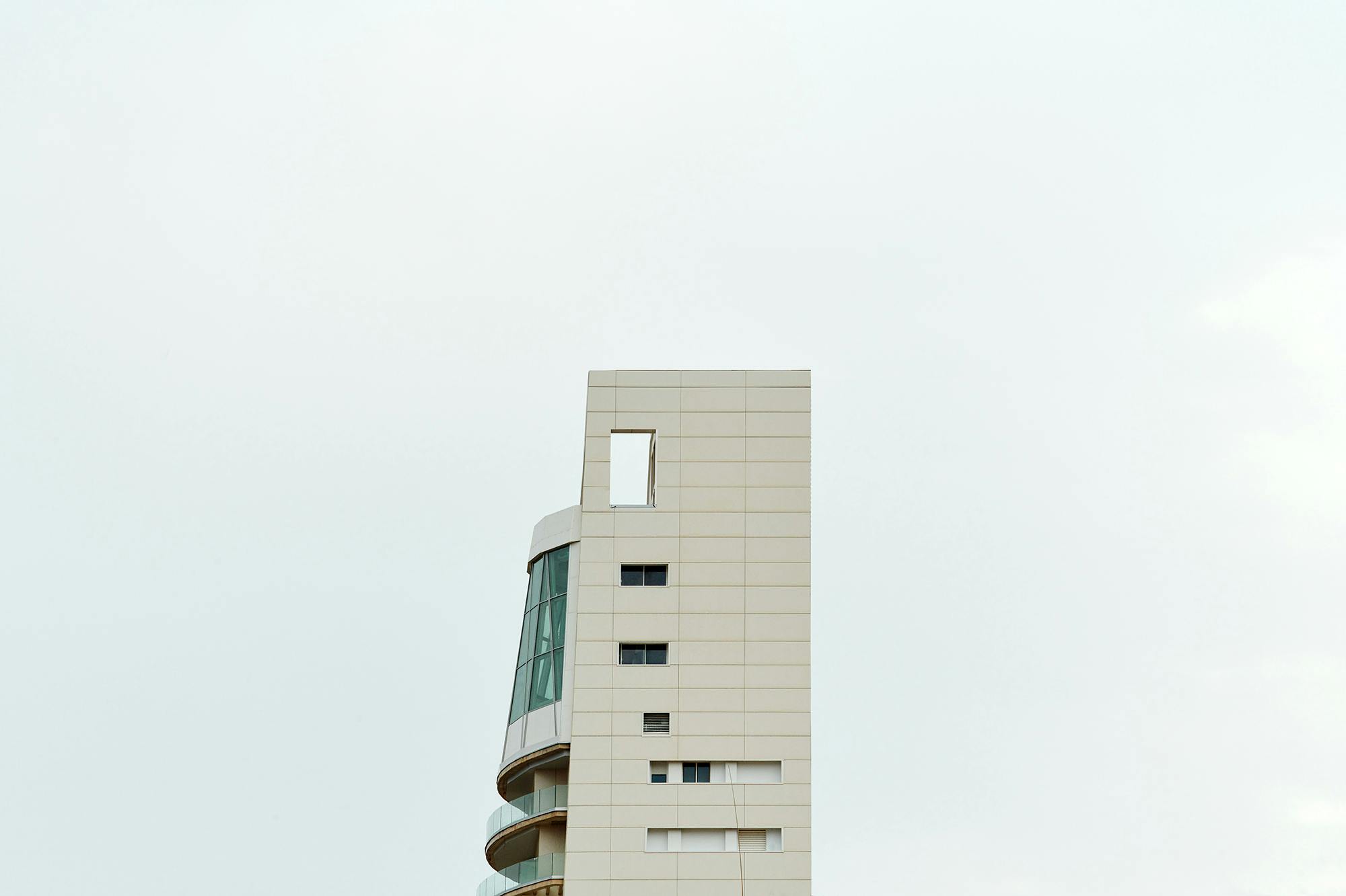 Imagem número 44 da actual secção de Dekton presents the world’s first curved and ventilated façade made of ultra-compact stone da Cosentino Portugal