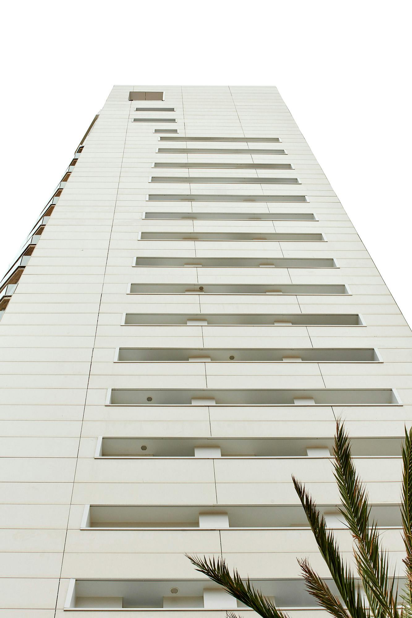 Imagem número 40 da actual secção de Dekton presents the world’s first curved and ventilated façade made of ultra-compact stone da Cosentino Portugal
