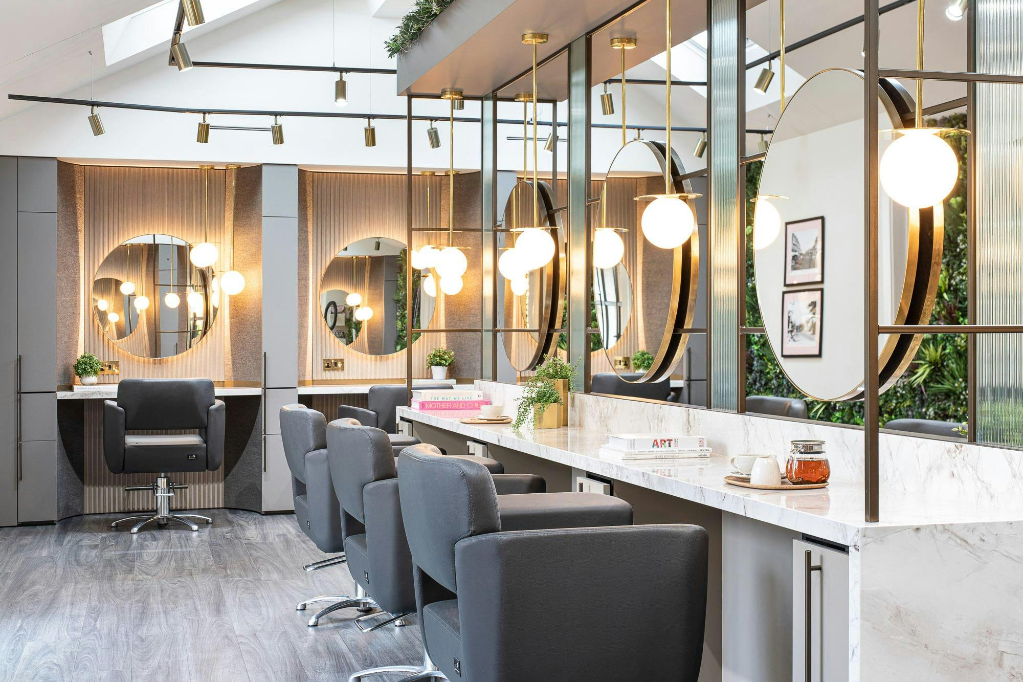 Imagem número 35 da actual secção de Dekton is as Stylish as it is Practical at Luxury Surrey Hair Salon, Leo Bancroft da Cosentino Portugal