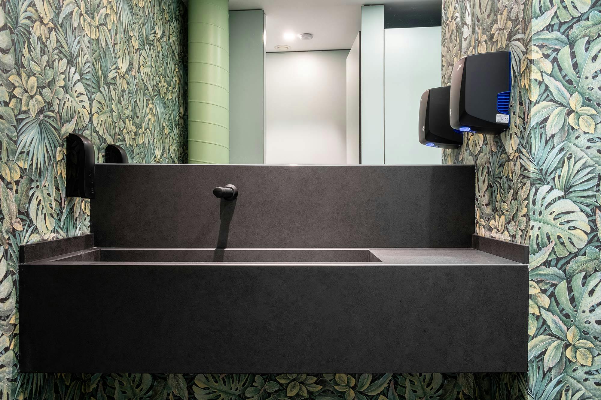 Imagem número 52 da actual secção de Two Dekton colours to match wood in kitchens and bathrooms da Cosentino Portugal