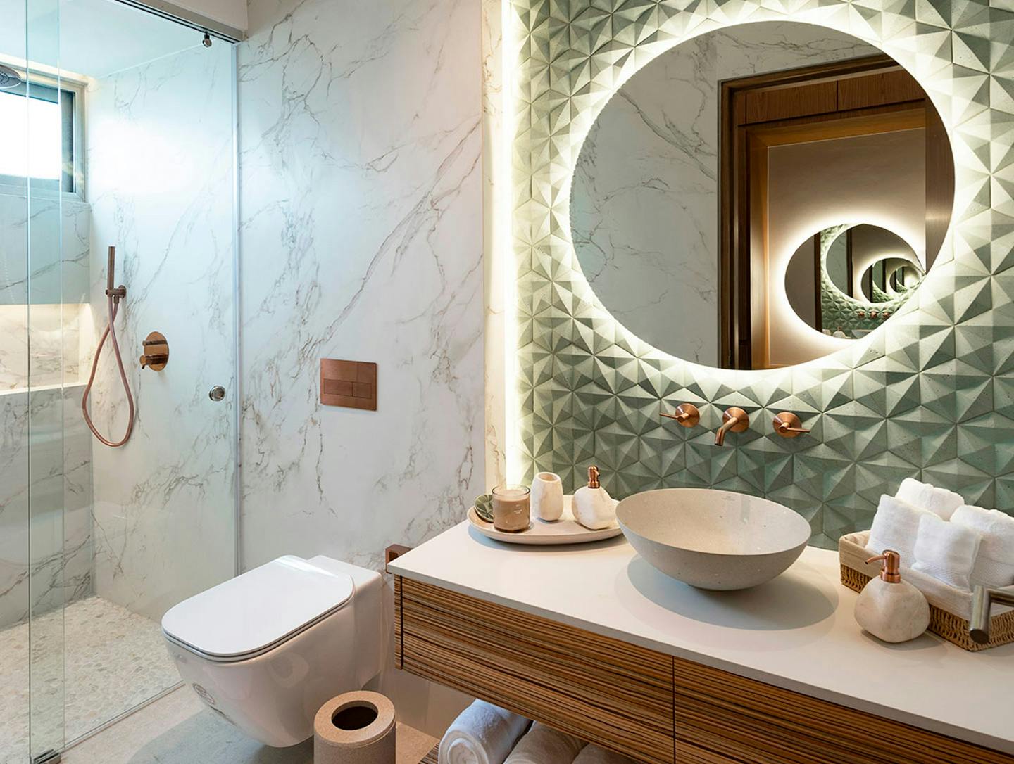 Imagem número 44 da actual secção de Two full-fledged bathrooms covered by Dekton at Ben Adams da Cosentino Portugal