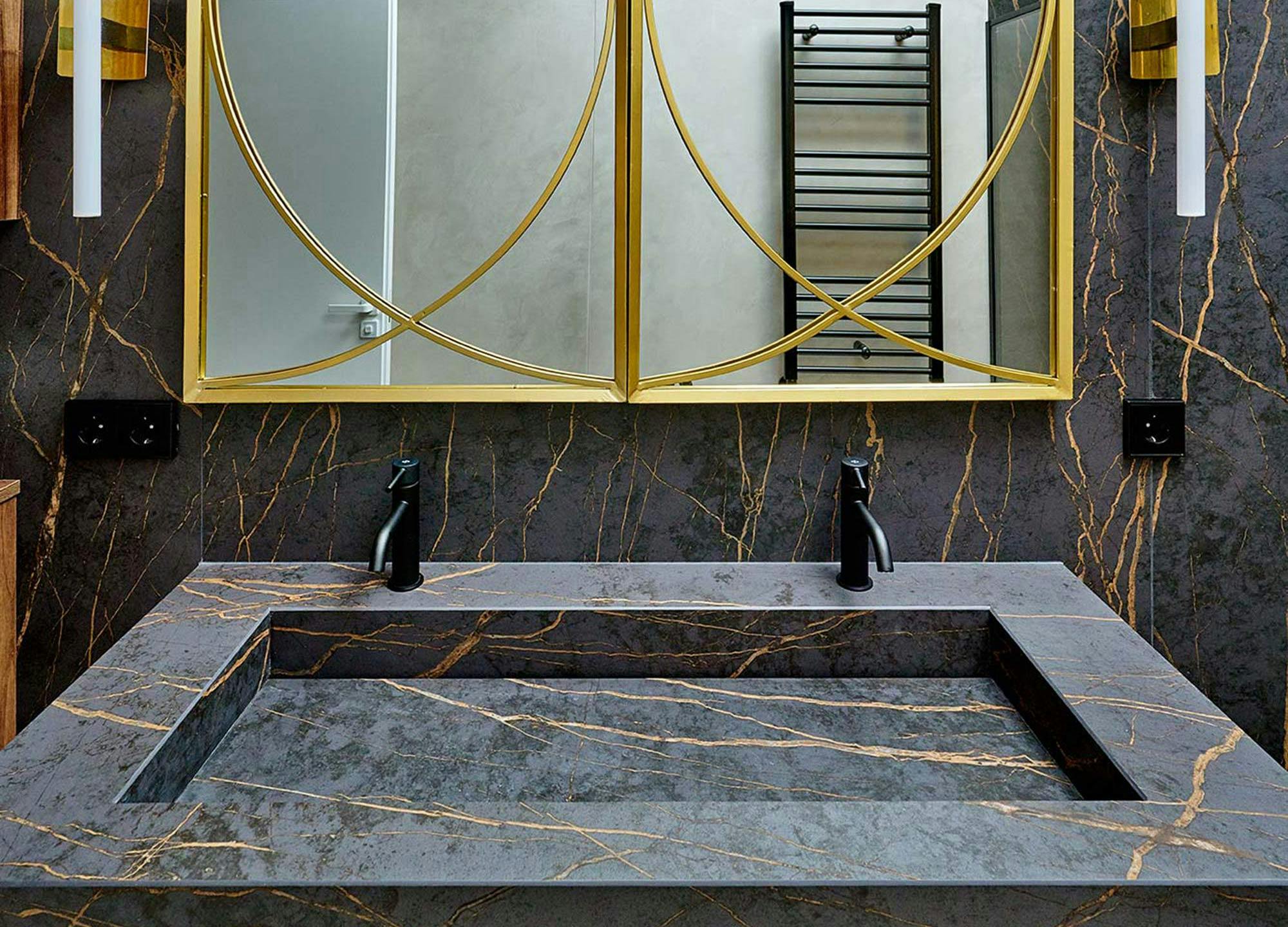 Imagem número 37 da actual secção de Two full-fledged bathrooms covered by Dekton at Ben Adams da Cosentino Portugal