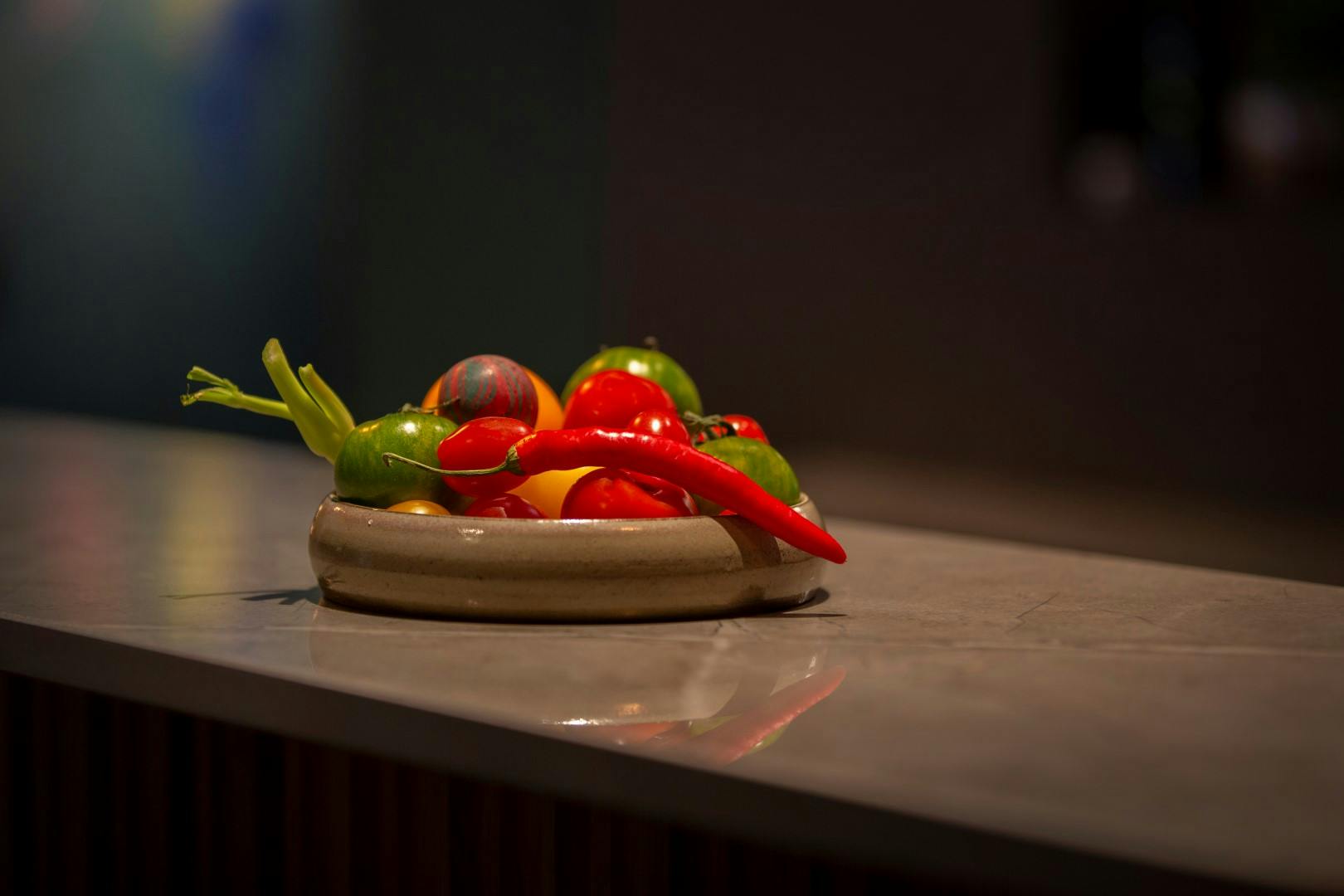 Image of @etoilerestaurang and details of cooking on Dekton Sogne.jpg?auto=format%2Ccompress&ixlib=php 3.3 in Restaurangen Etoile i Stockholm med en stjärna i Michelin-guiden förlitar sig på Dekton-design - Cosentino