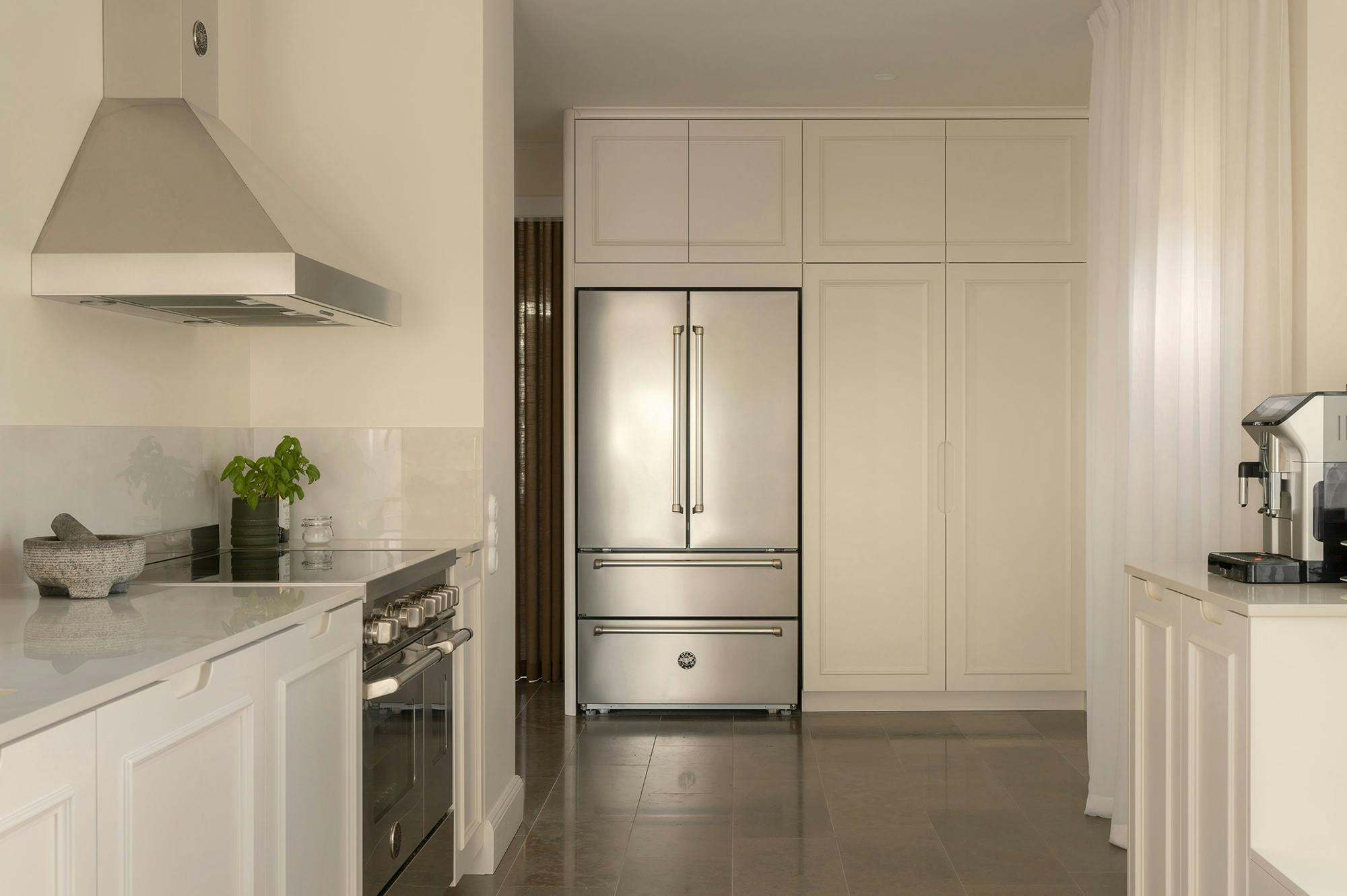 Henriettas Dream Kitchen Miatheo (10) Image 32 of Henriettas Dream Kitchen Miatheo 10.jpg?auto=format%2Ccompress&ixlib=php 3.3 in Ett rent, socialt och ljust kök - Cosentino