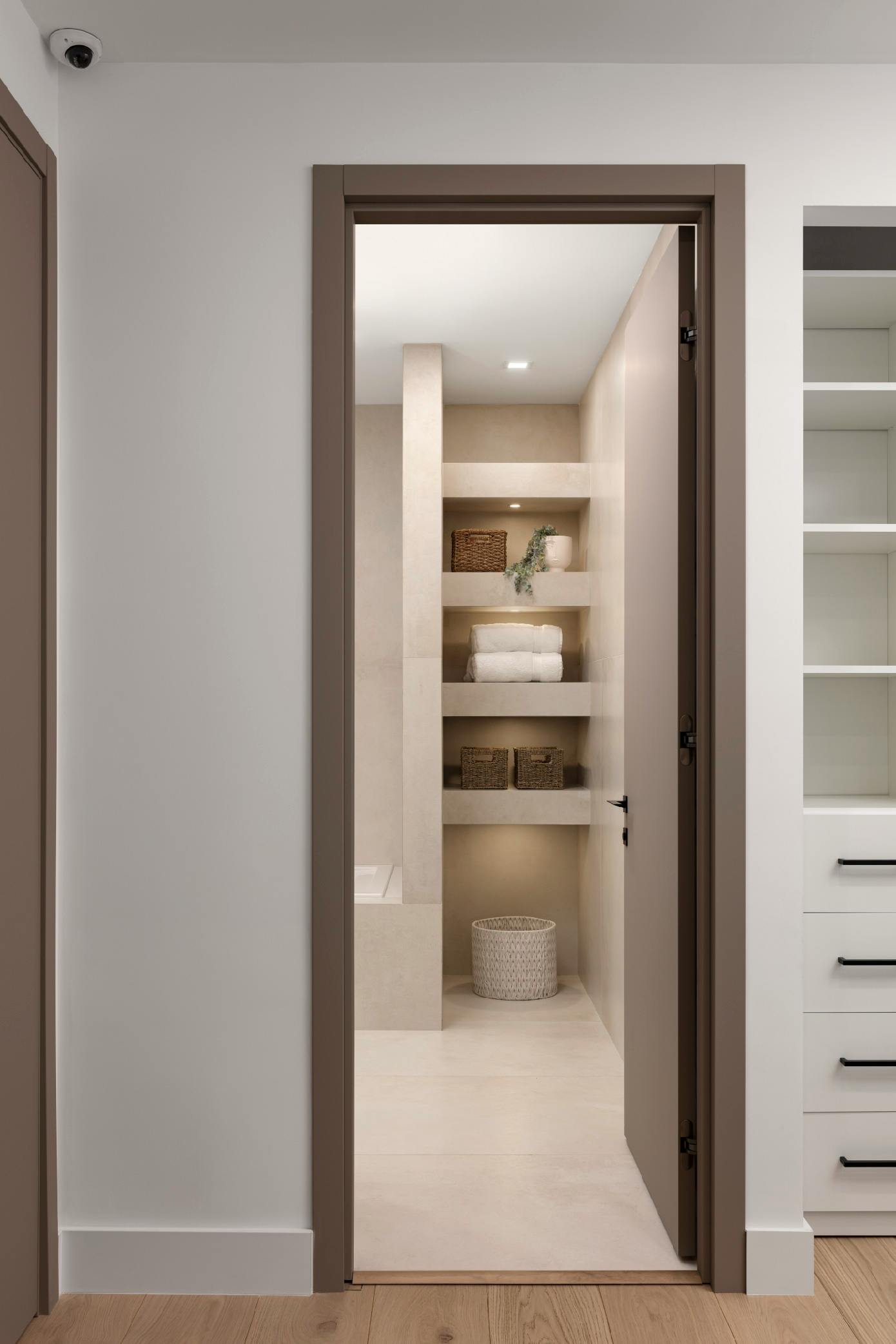 20 Image 42 of 20.jpg?auto=format%2Ccompress&ixlib=php 3.3 in Tatyana Gold - Cosentino