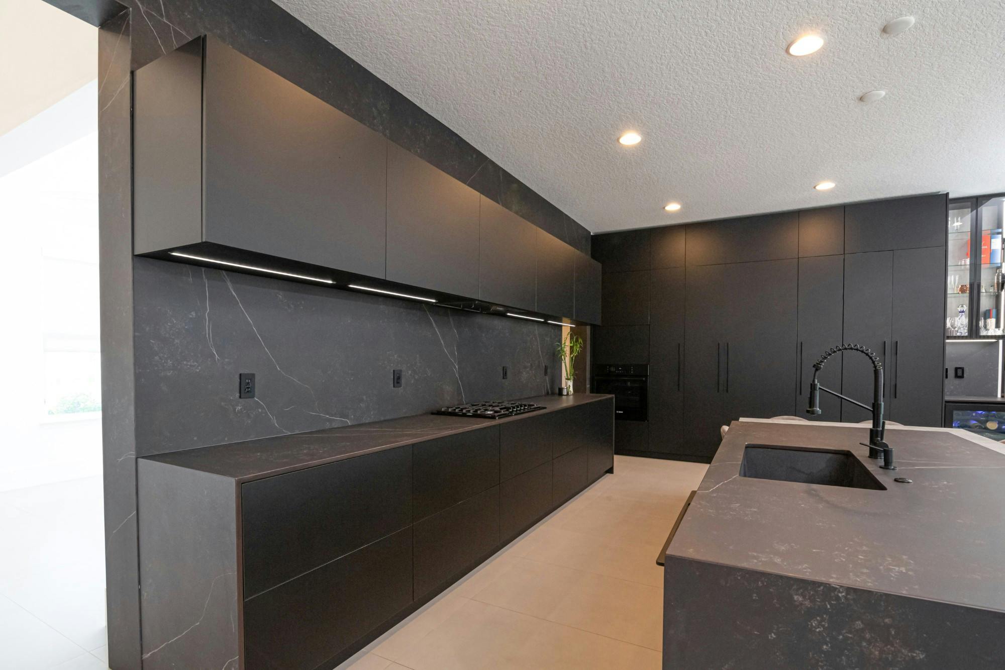 Image number 38 of the current section of A dark modern kitchen covered in Dekton of Cosentino USA