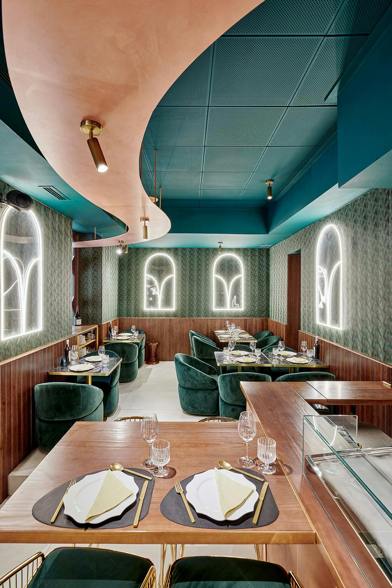 Image number 38 of the current section of Dekton gives character to the bar and the organically shaped ceiling of this unique restaurant in Valencia of Cosentino USA