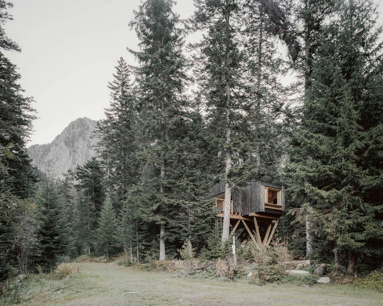 Image number 32 of the current section of Perched Huts of Cosentino USA