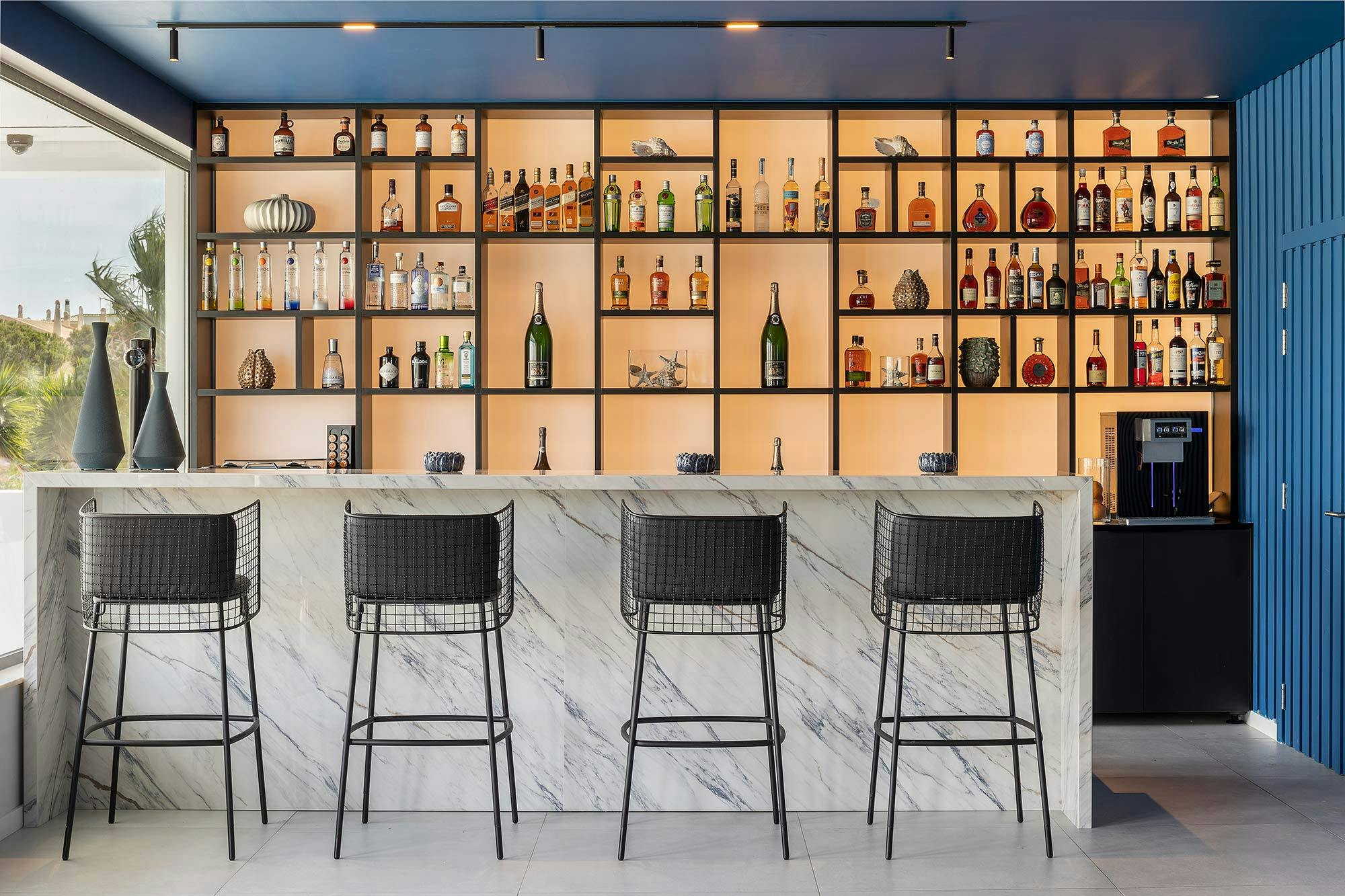 Image number 38 of the current section of Dekton adds character to a neat and refined London restaurant of Cosentino USA