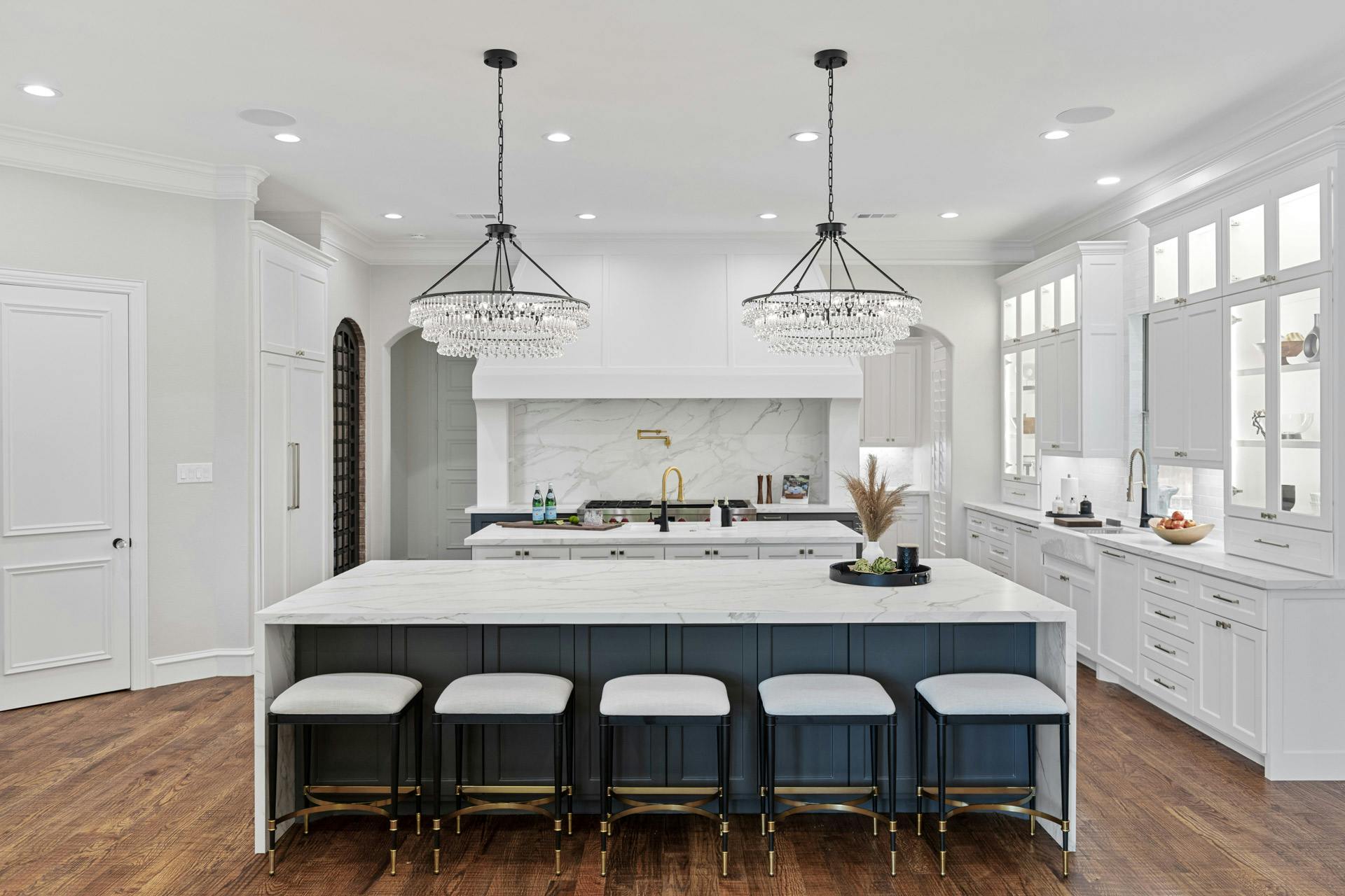 Image number 32 of the current section of A bold and timeless kitchen for a family that loves to cook of Cosentino USA