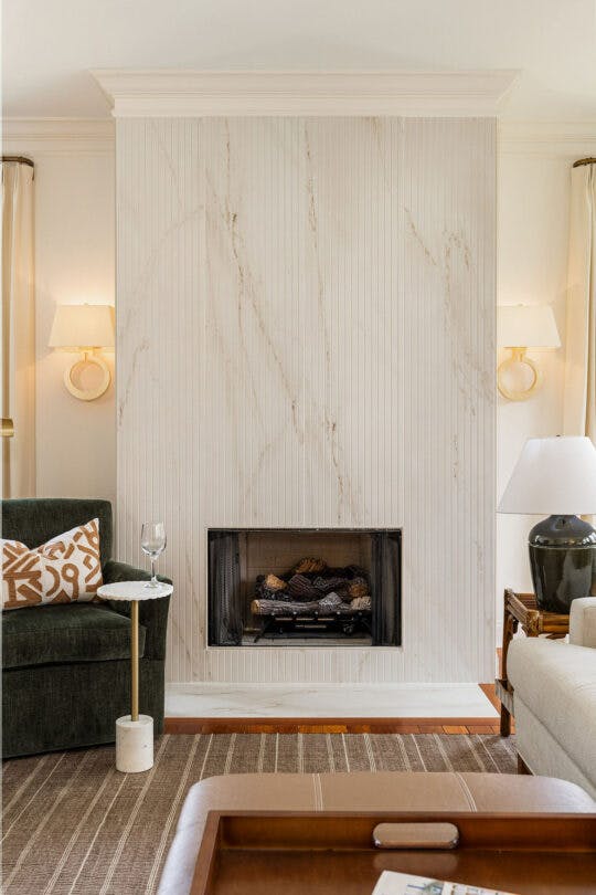 A modernized fireplace with Dekton Ukiyo’s fluted texture - Cosentino USA