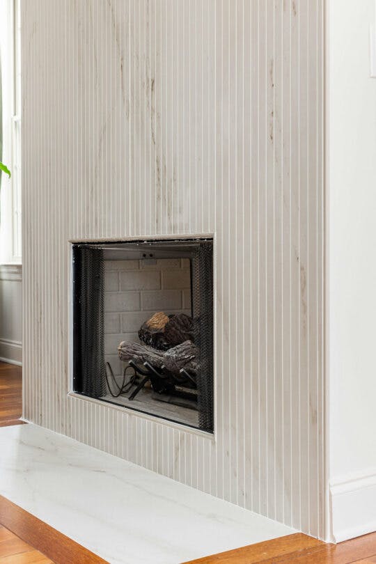 A modernized fireplace with Dekton Ukiyo’s fluted texture - Cosentino USA