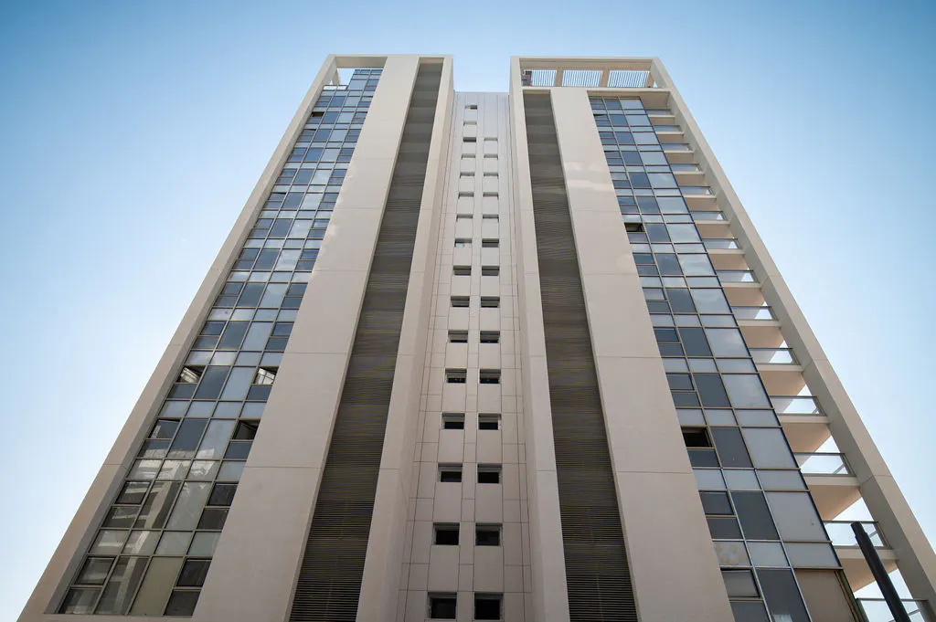 Golf-Kitan-Tel-Aviv Image 33 of Golf Kitan Tel Aviv.jpg?auto=format%2Ccompress&ixlib=php 3.3 in A new and very modern residential and office complex in Tel Aviv - Cosentino