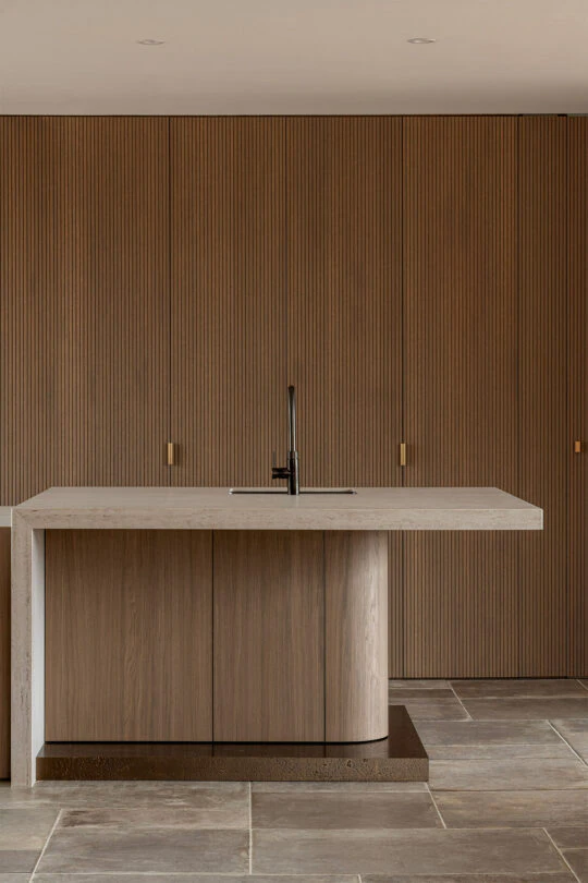 A unique kitchen design: Dekton Marmorio and wood in perfect