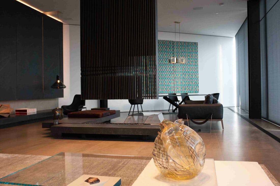 8790 Appian Way-7_11zon Image 36 of 8790 Appian Way 7 11zon 1 scaled.jpg?auto=format%2Ccompress&fit=crop&ixlib=php 3.3 in 7 tips on how to create a sophisticated atmosphere in your home - Cosentino