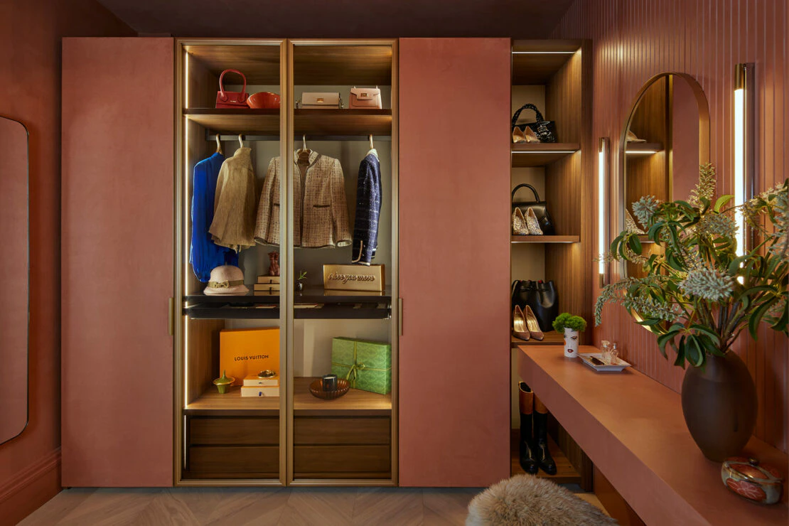Her closet with Dekton Ukiyo: A primary wardrobe collaboration by