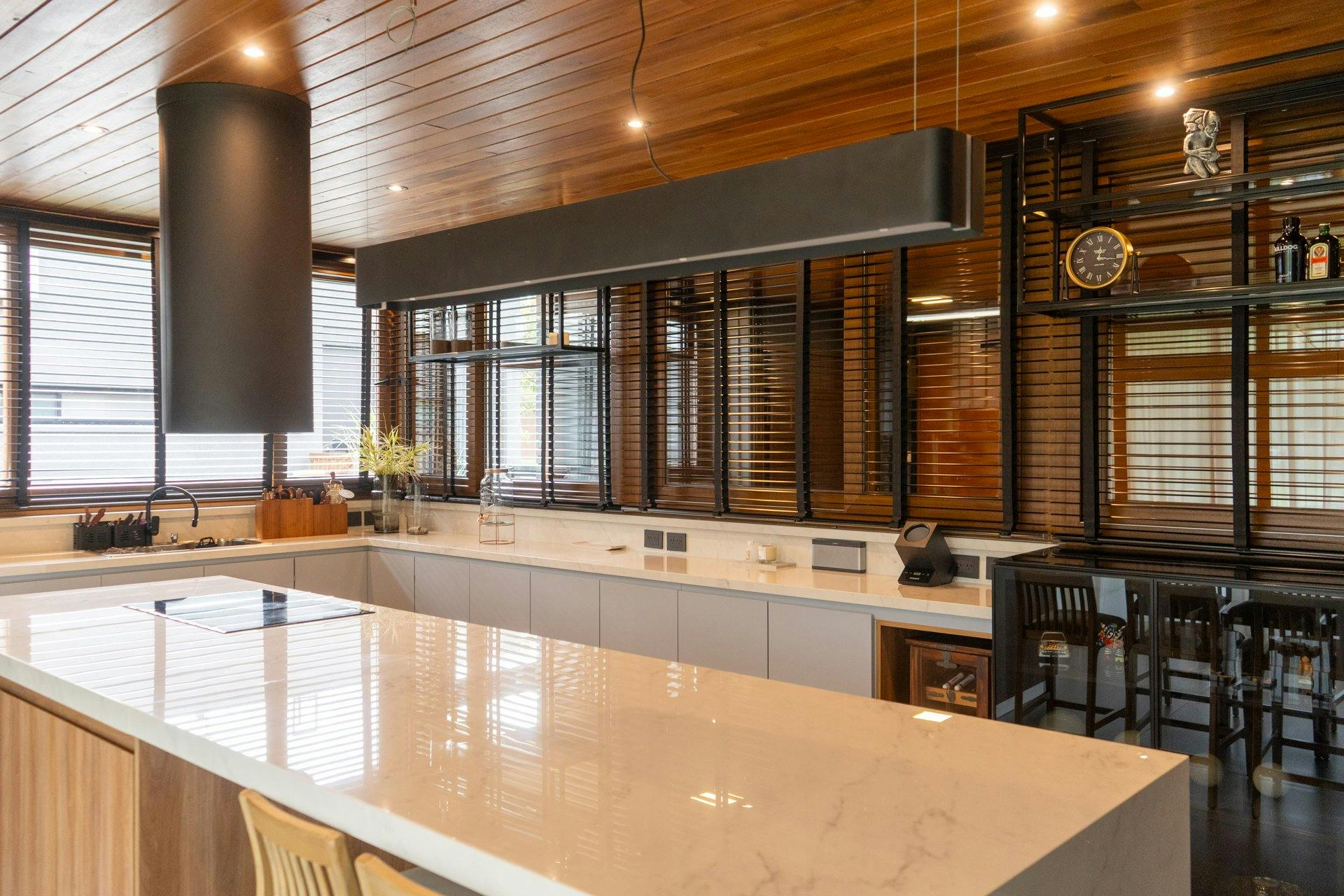 Casa JM cocina Darkhaus (13) Image 48 of Casa JM cocina Darkhaus 13.jpg?auto=format%2Ccompress&ixlib=php 3.3 in Dekton adords Magnolia, a premium Toledo nightclub - Cosentino