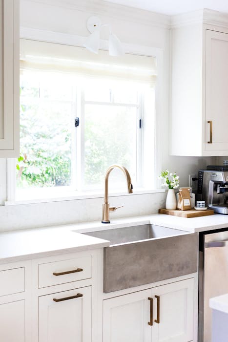 35 Beautiful White Kitchen Cabinets with Brass Hardware - Nikki's