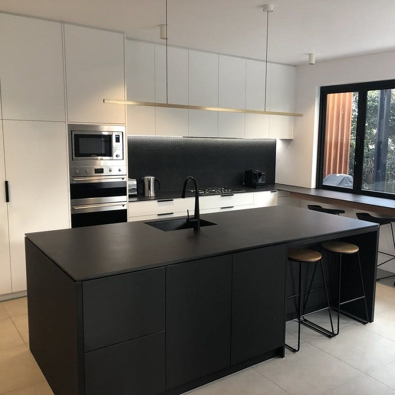 Black Kitchen Countertops - Cosentino encimera cocina negra fern ave 1 | Cosentino