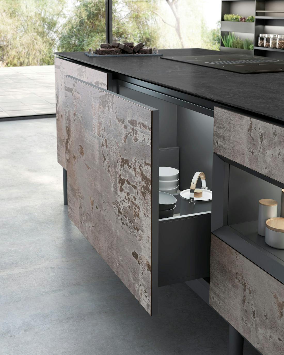 Image 32 of Dekton Kitchen Trilium Detalle 1.jpg?auto=format%2Ccompress&fit=crop&ixlib=php 3.3 in How to organise your kitchen… and keep it that way - Cosentino